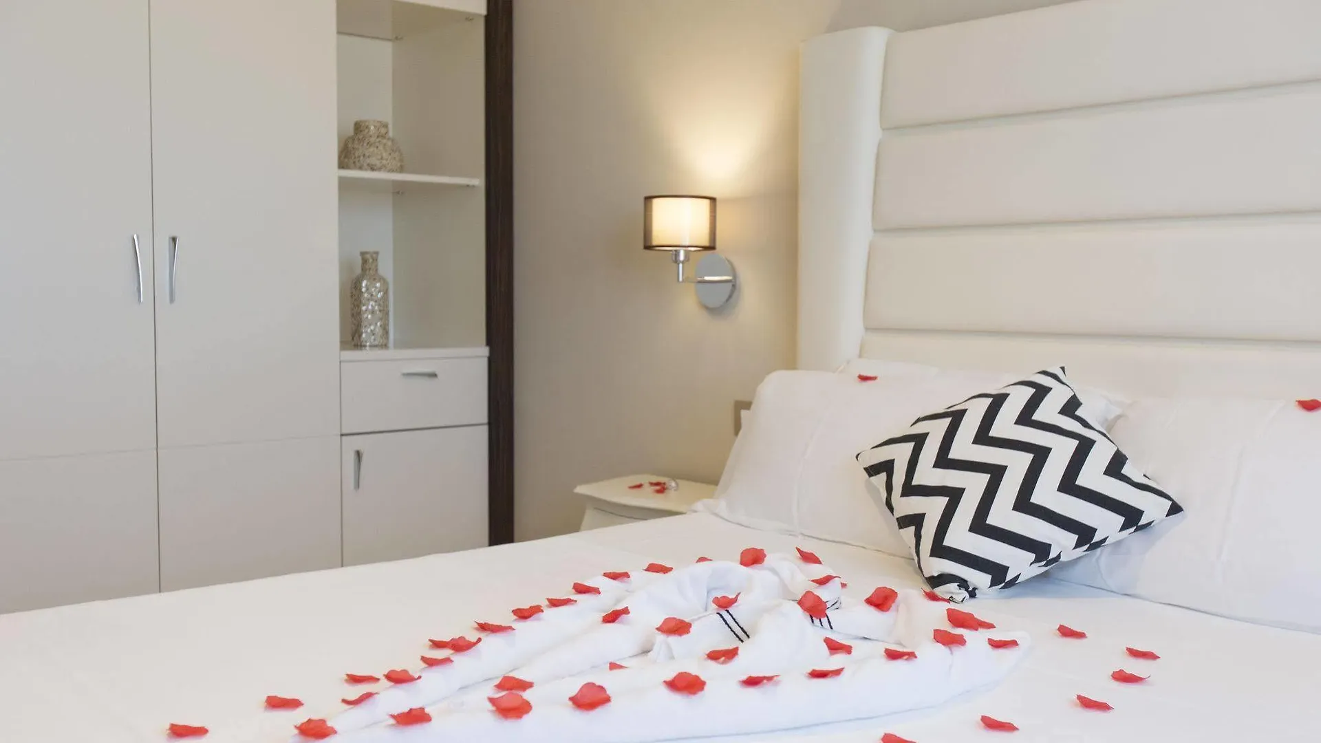 Nero D'Avorio Aparthotel & Spa Rimini 4*,